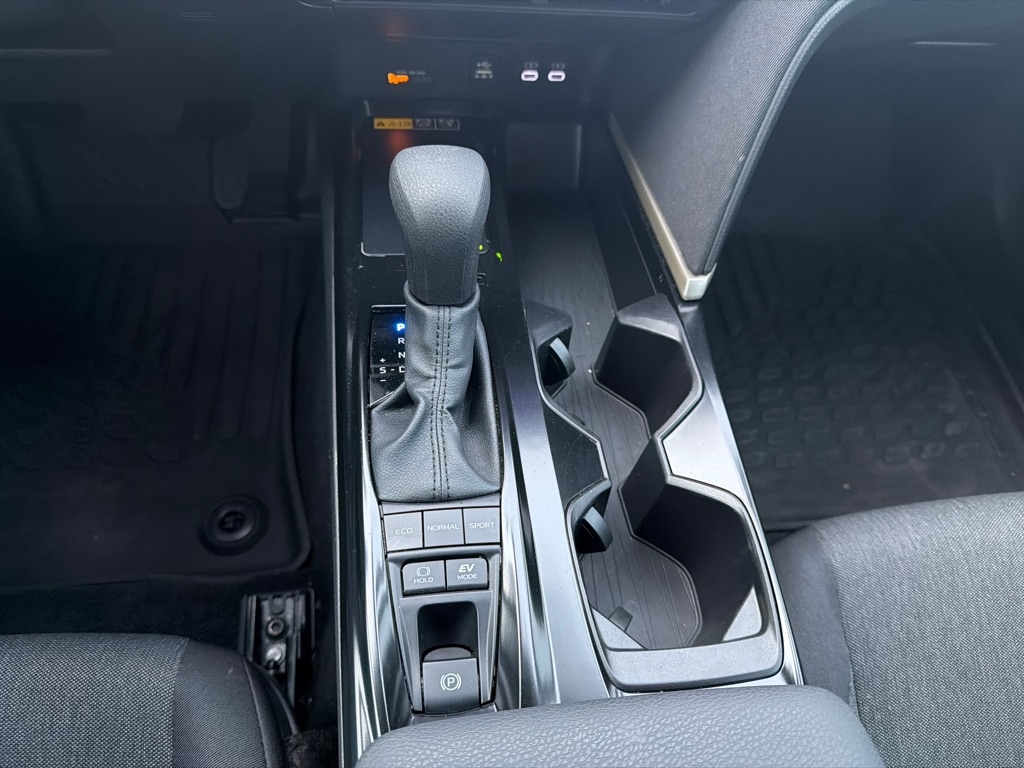 Toyota Camry Hybrid  2025