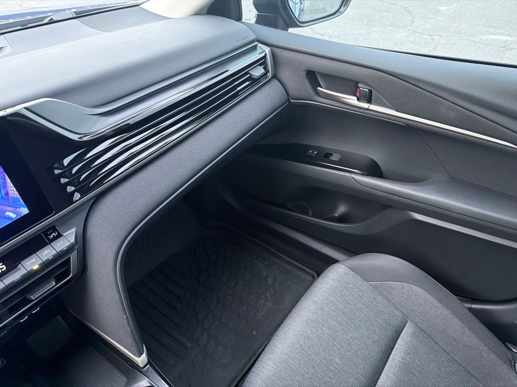 Toyota Camry Hybrid  2025