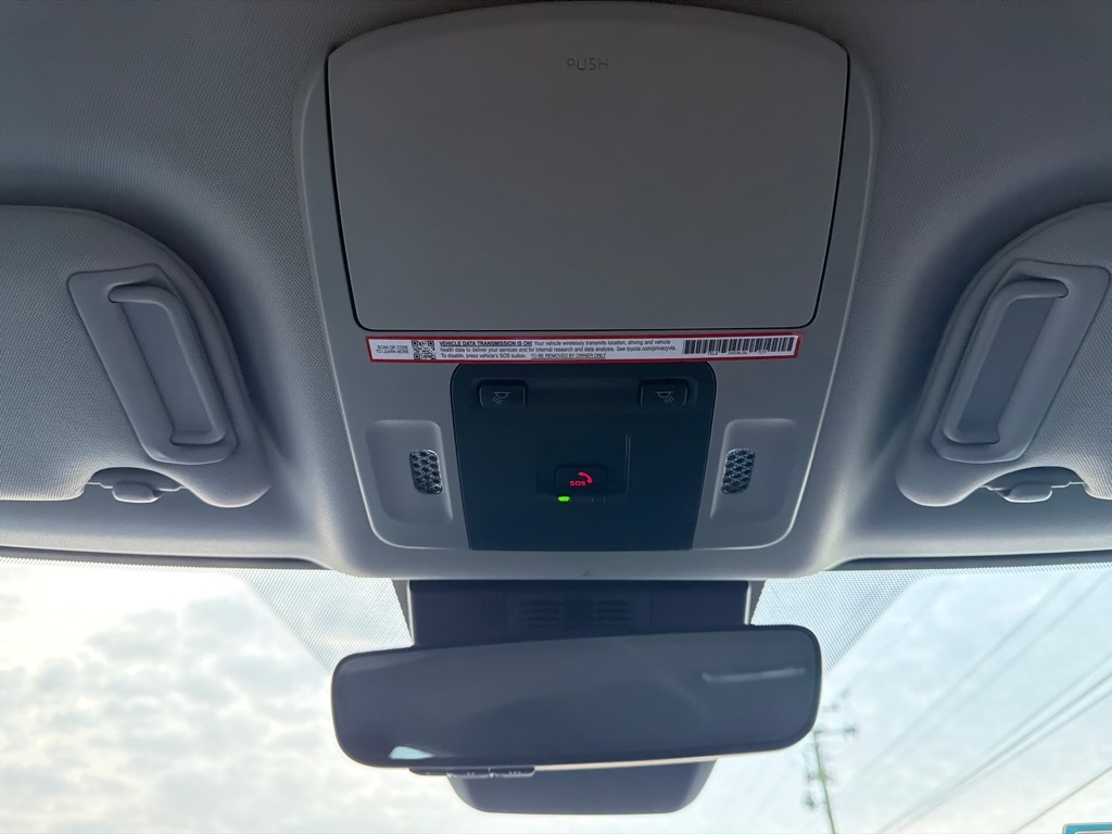 Toyota Camry Hybrid  2025