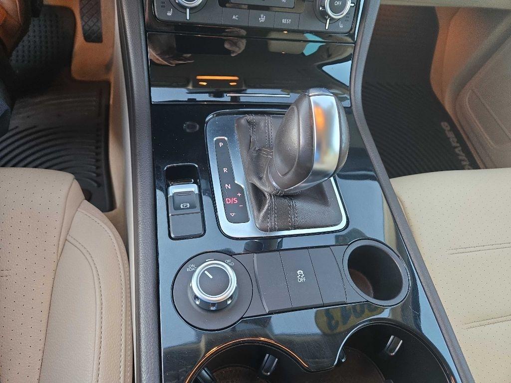 Volkswagen Touareg  2013