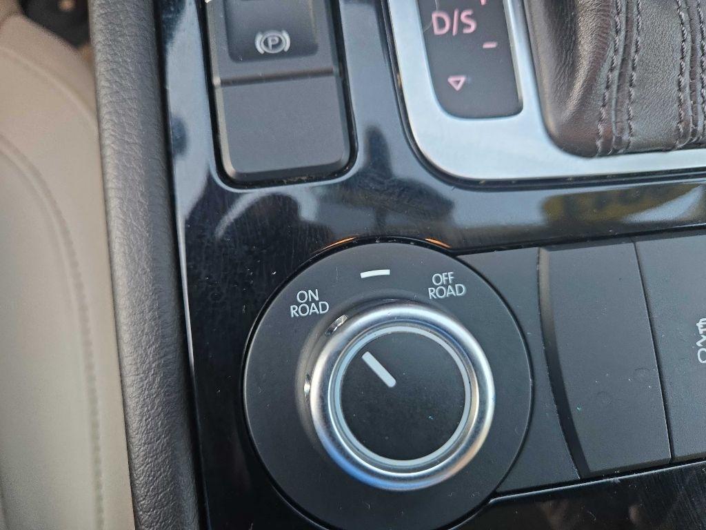 Volkswagen Touareg  2013