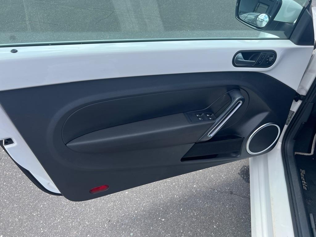 Volkswagen Beetle  2014