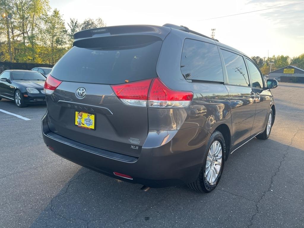 Toyota Sienna  2013