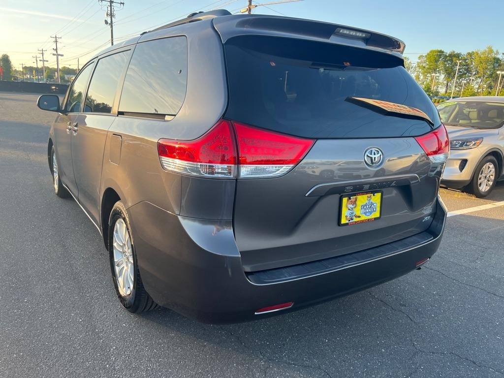 Toyota Sienna  2013