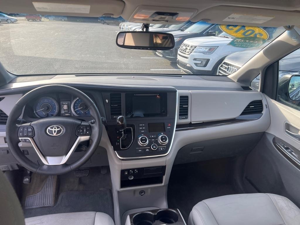 Toyota Sienna  2015