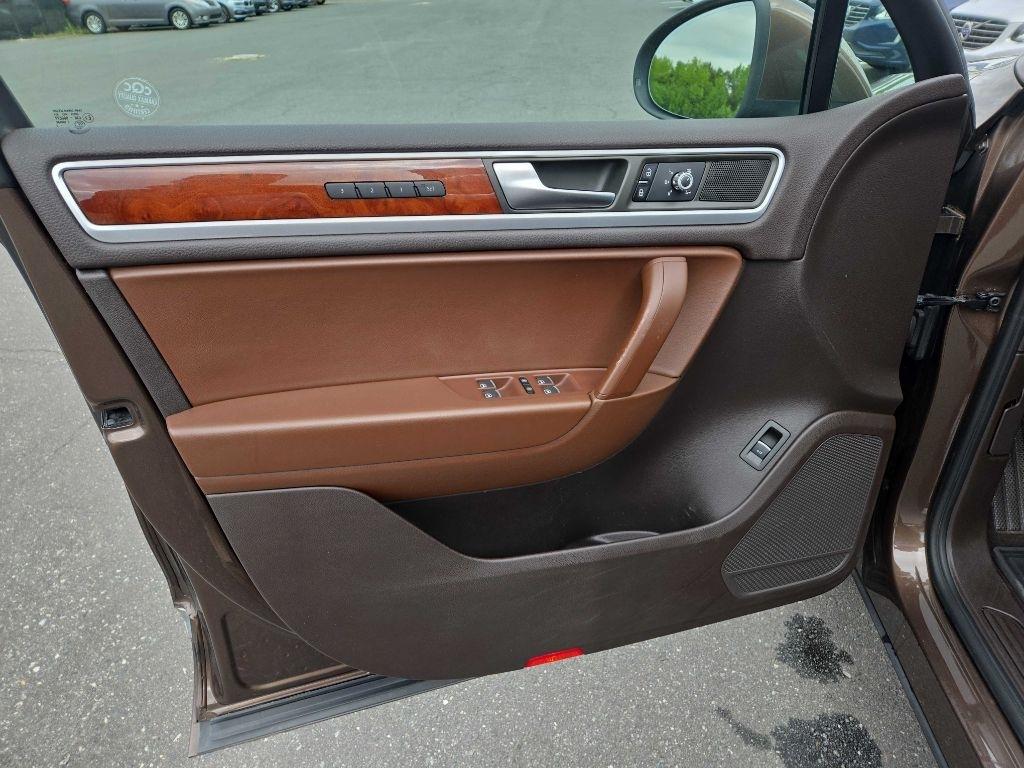 Volkswagen Touareg  2013