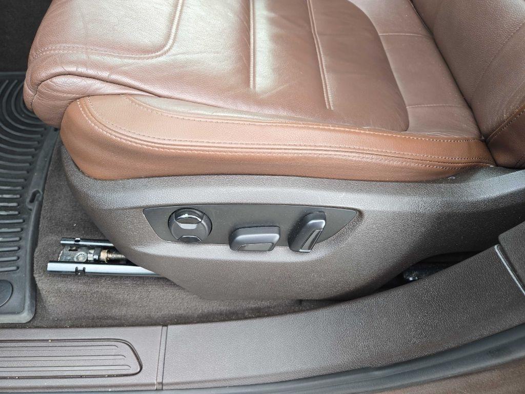 Volkswagen Touareg  2013