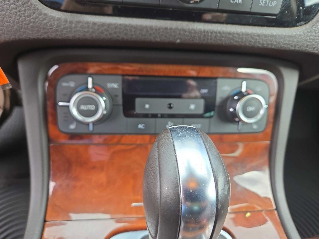 Volkswagen Touareg  2013