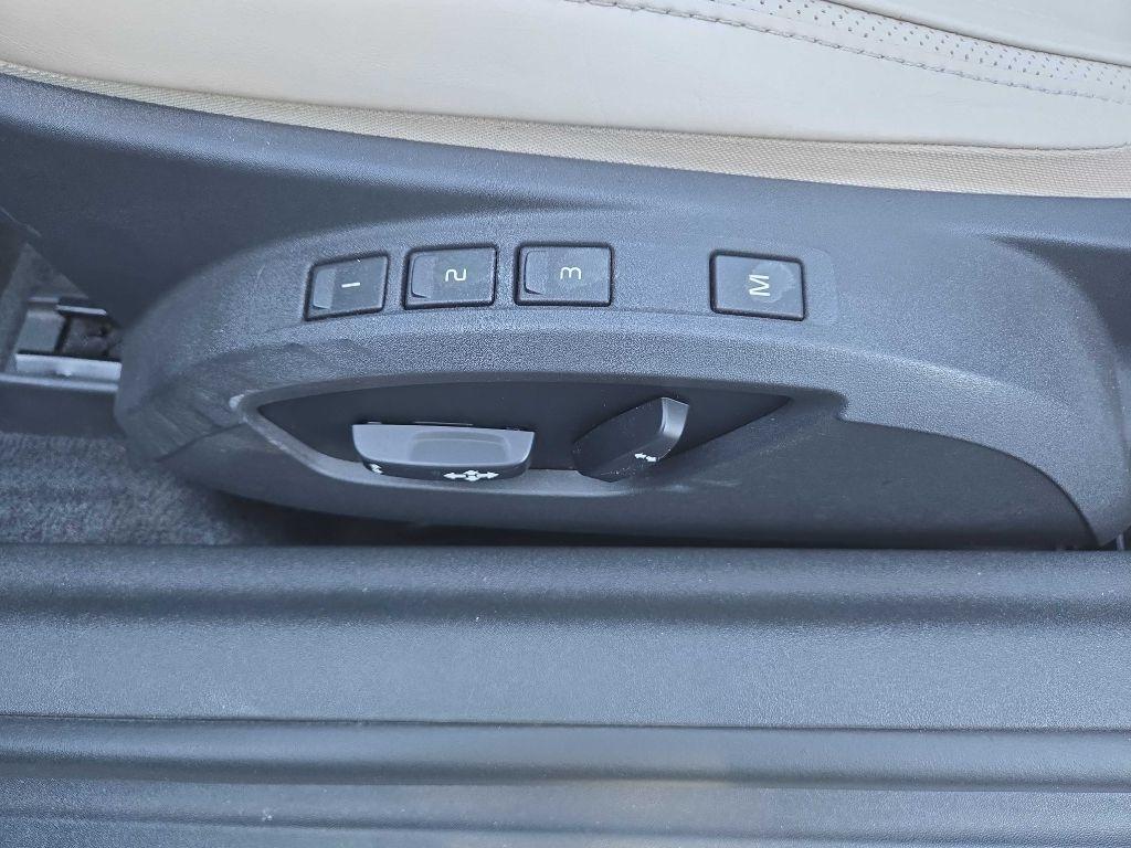 Volvo C70  2012