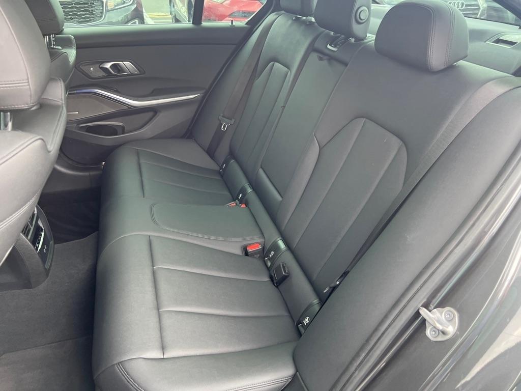 BMW 3-Series  2021
