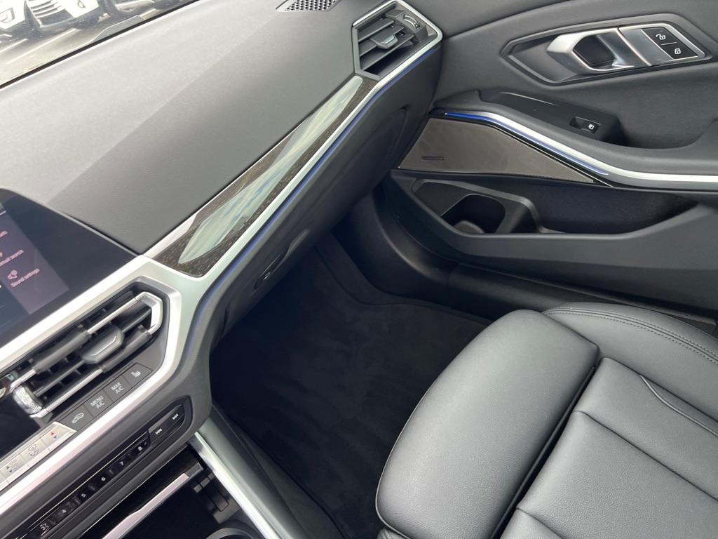 BMW 3-Series  2021