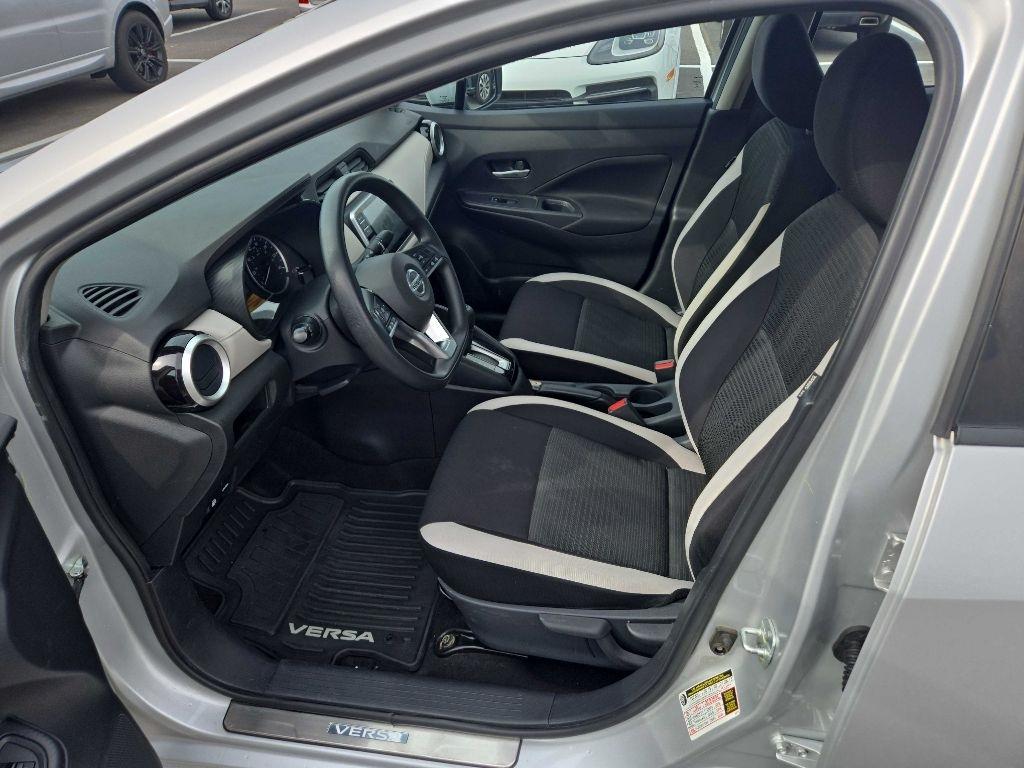 Nissan Versa  2022