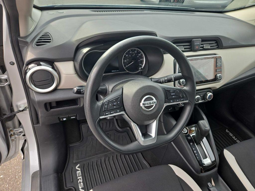 Nissan Versa  2022
