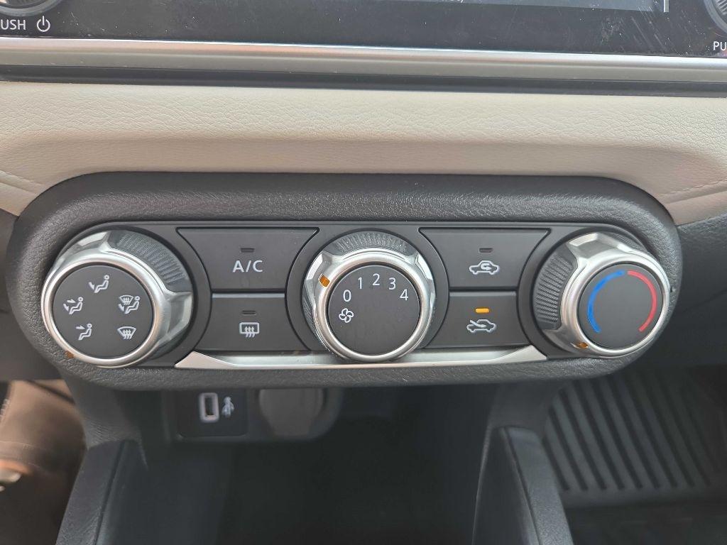 Nissan Versa  2022