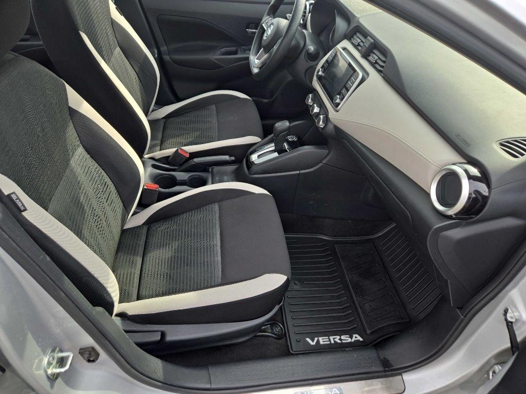 Nissan Versa  2022