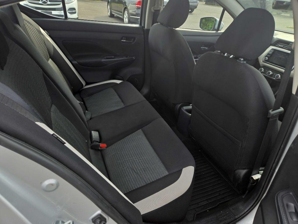 Nissan Versa  2022