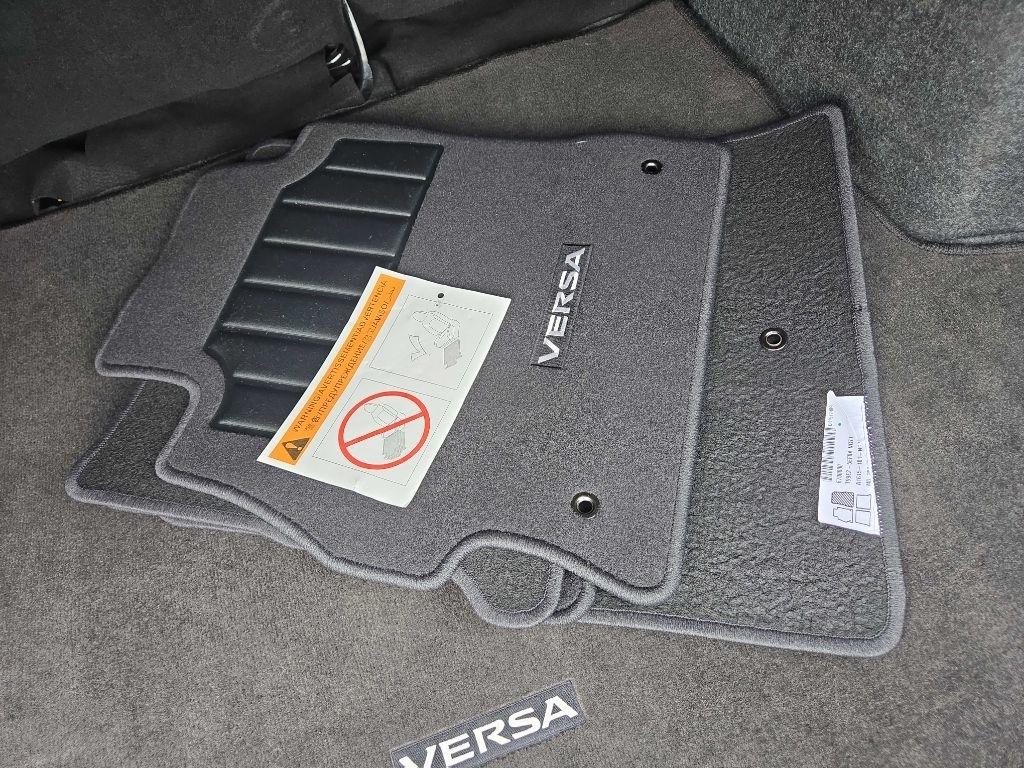 Nissan Versa  2022