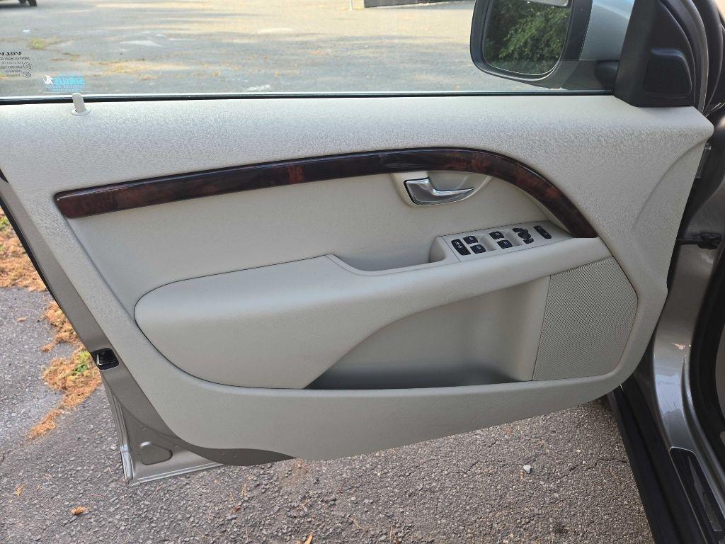 Volvo XC70  2011