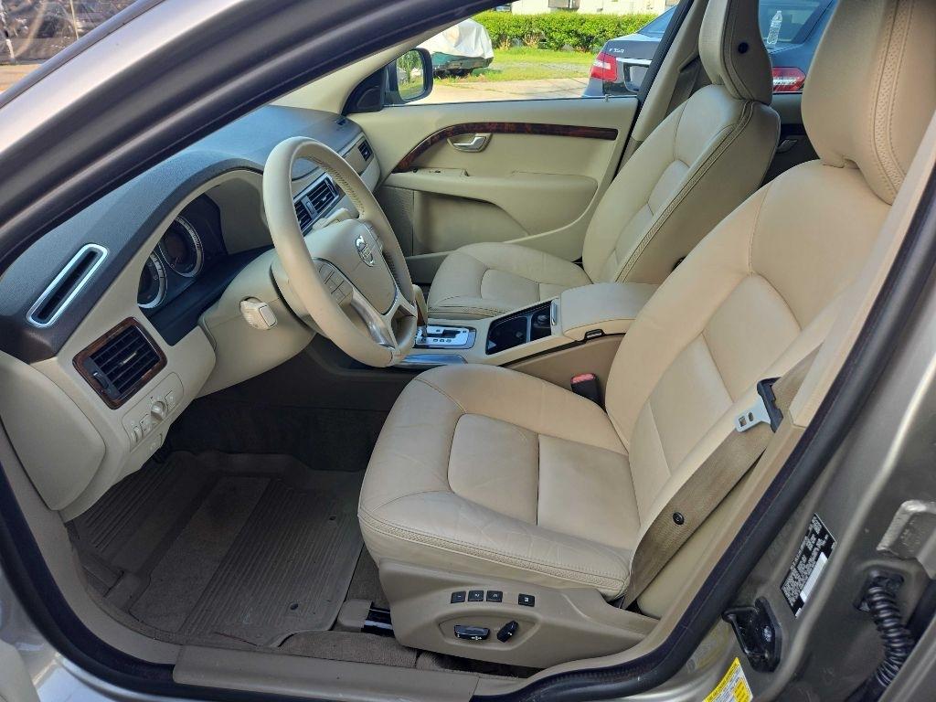 Volvo XC70  2011