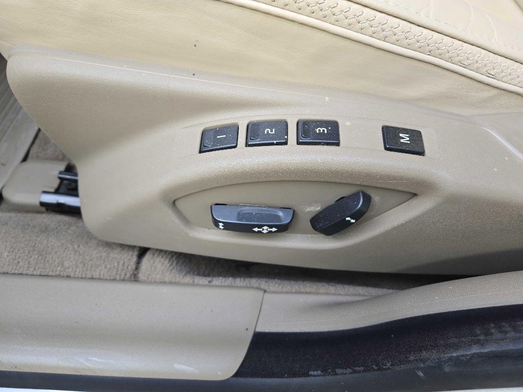 Volvo XC70  2011