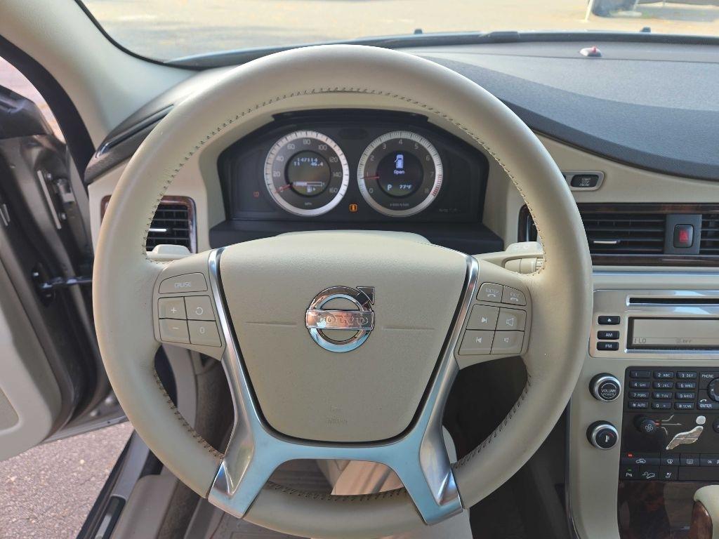 Volvo XC70  2011