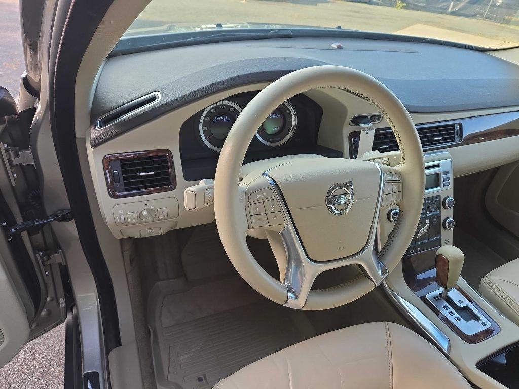 Volvo XC70  2011