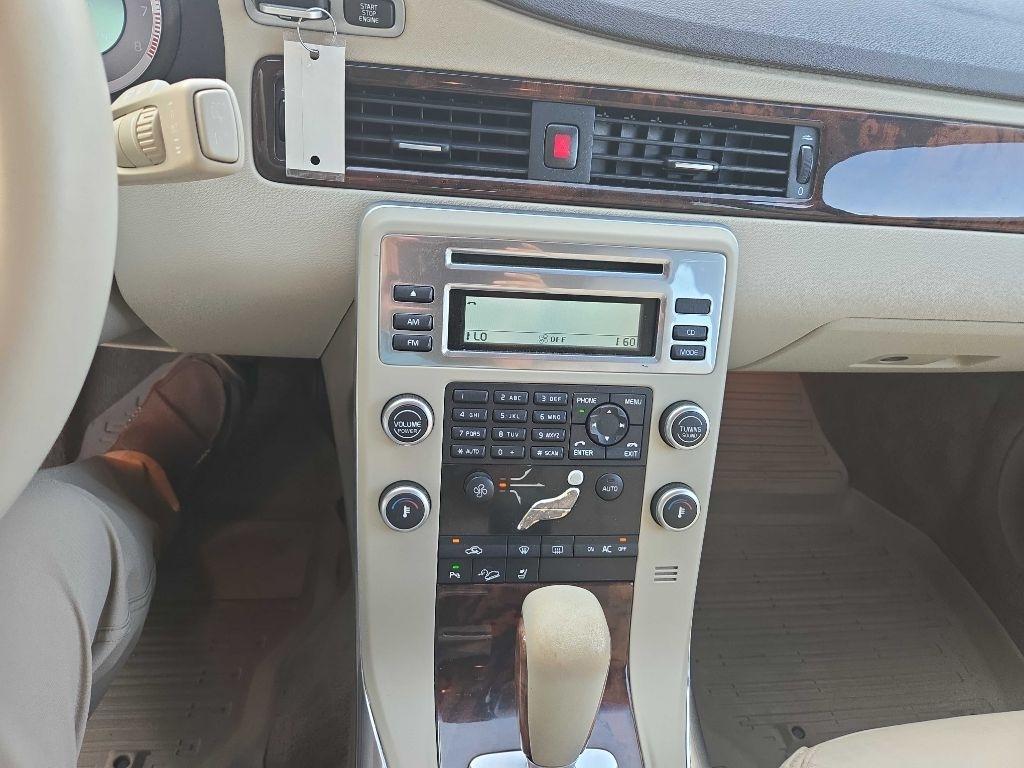 Volvo XC70  2011