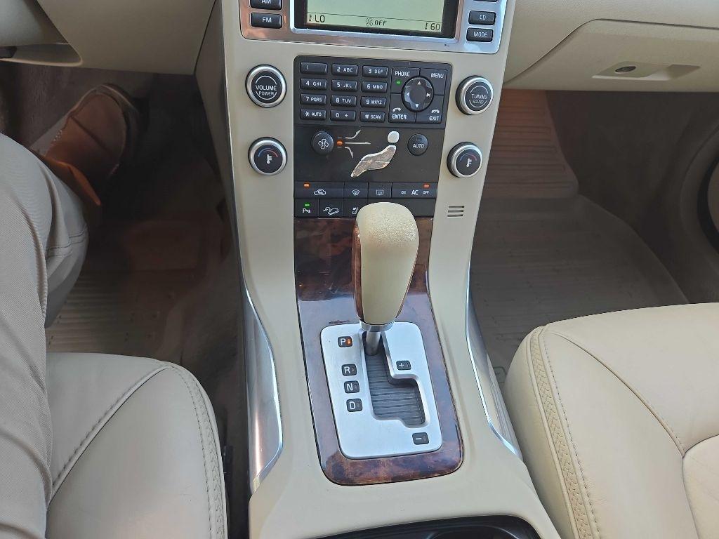 Volvo XC70  2011