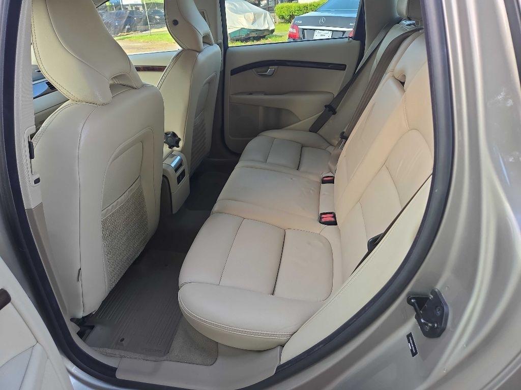 Volvo XC70  2011