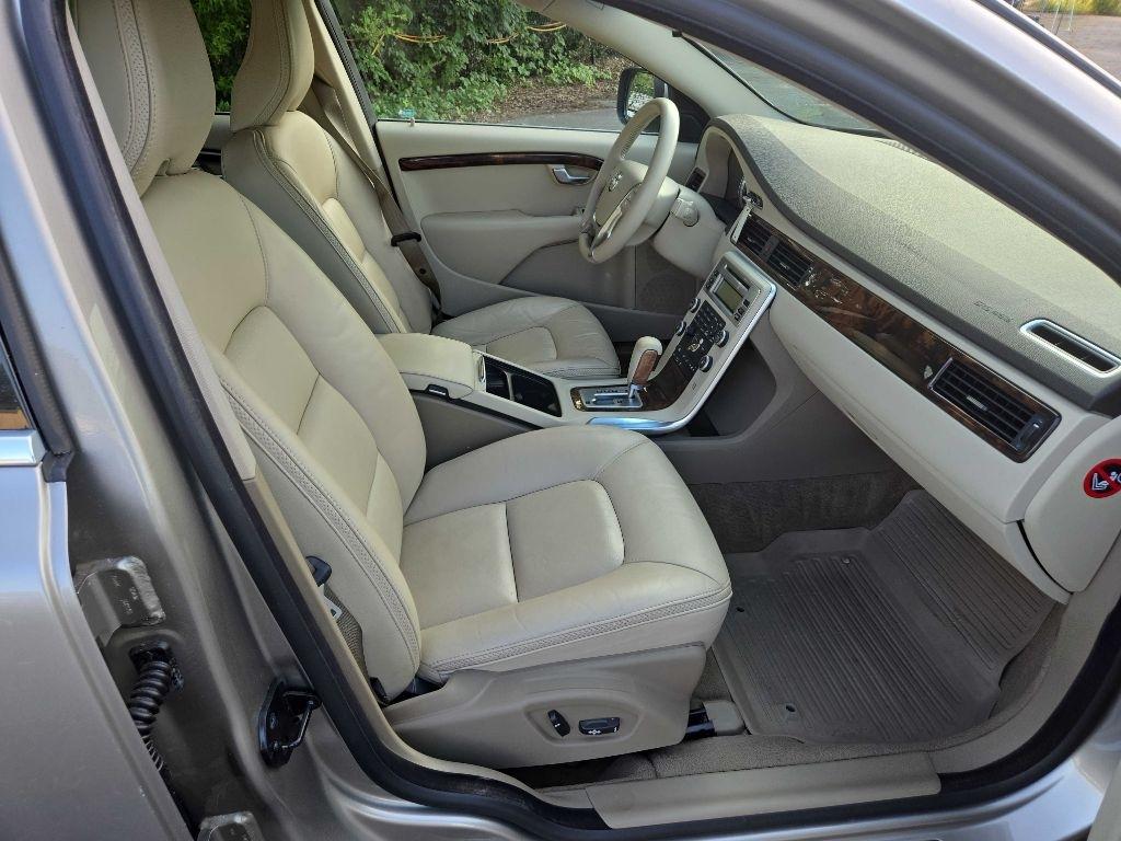 Volvo XC70  2011