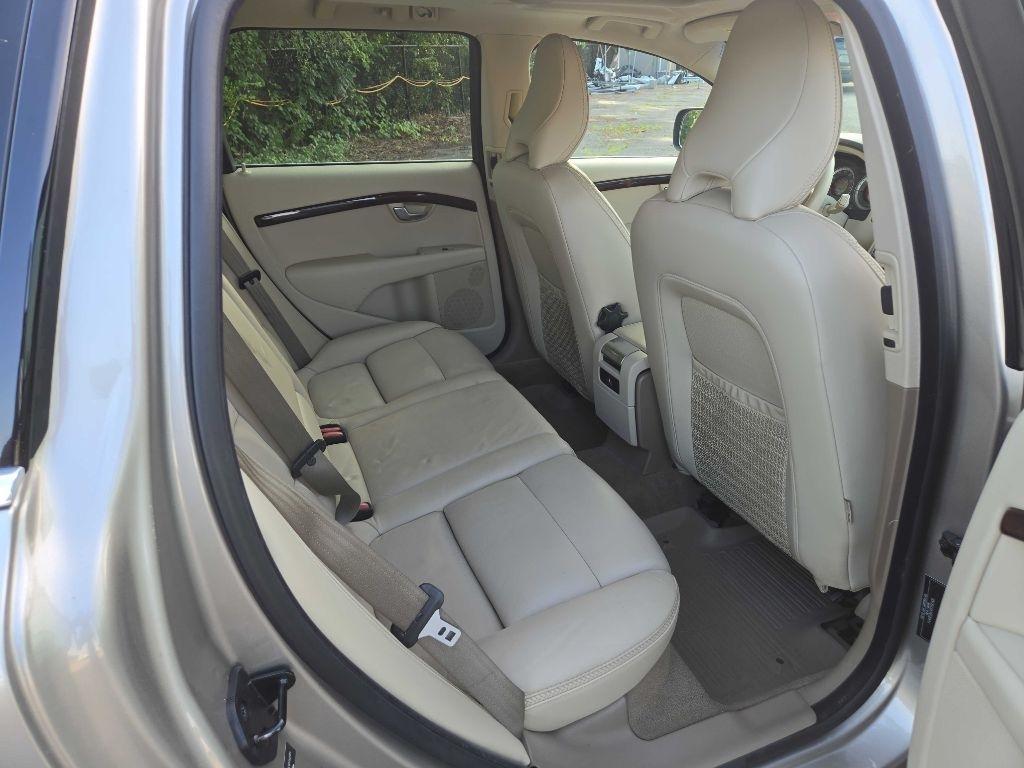 Volvo XC70  2011