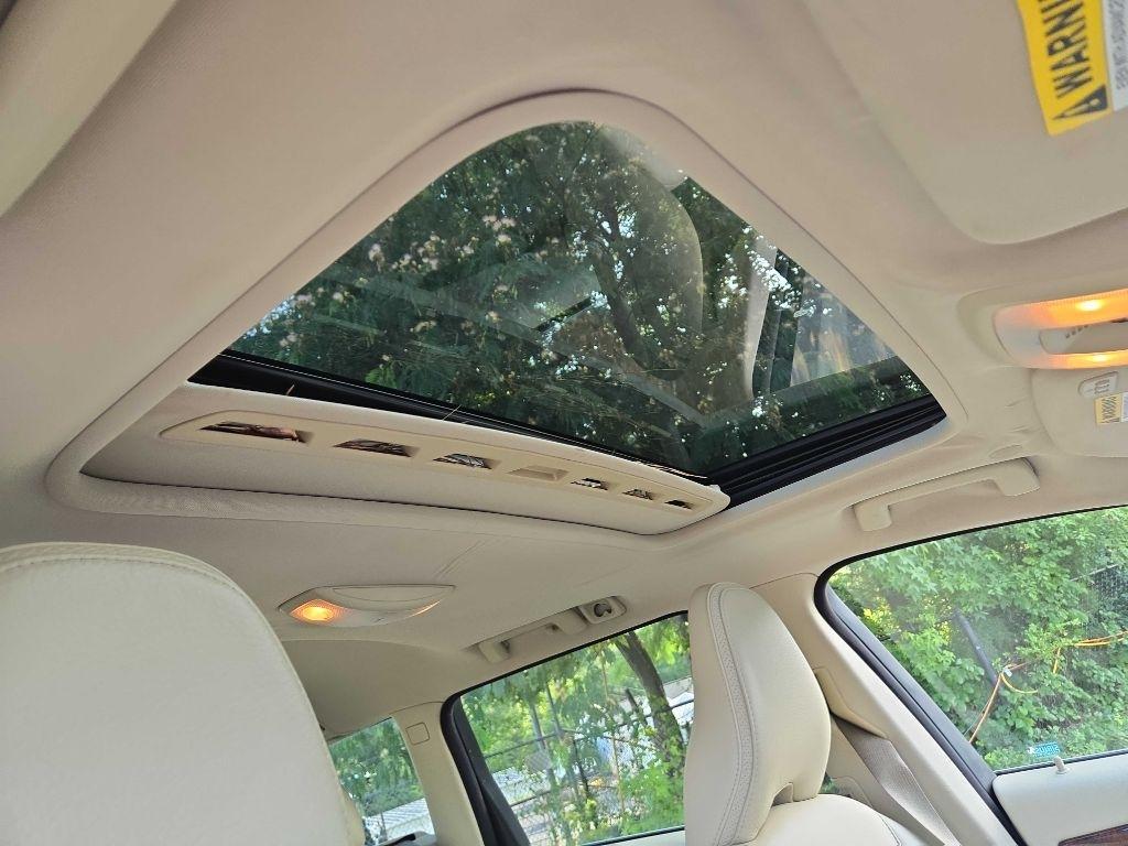 Volvo XC70  2011
