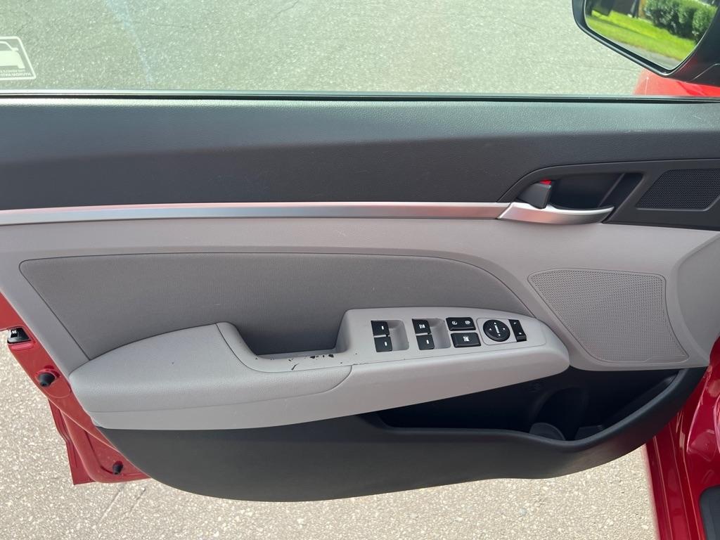 Hyundai Elantra  2020