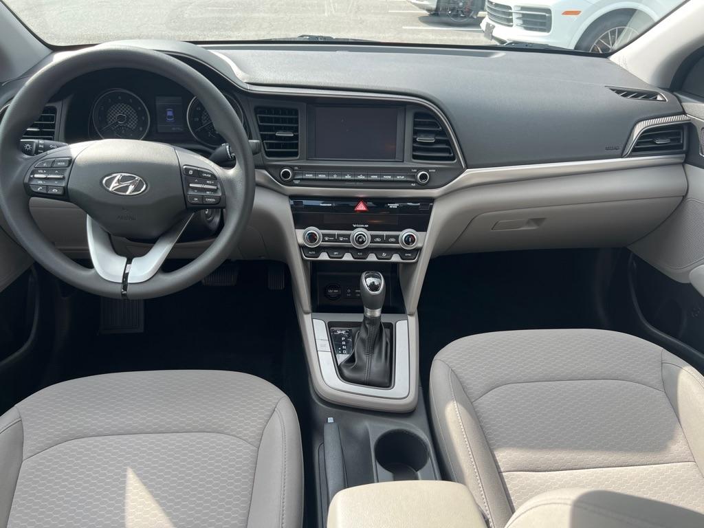 Hyundai Elantra  2020