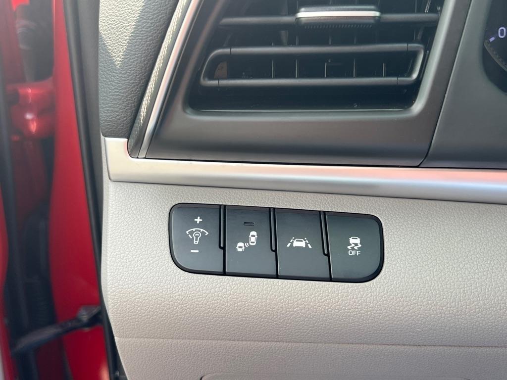 Hyundai Elantra  2020
