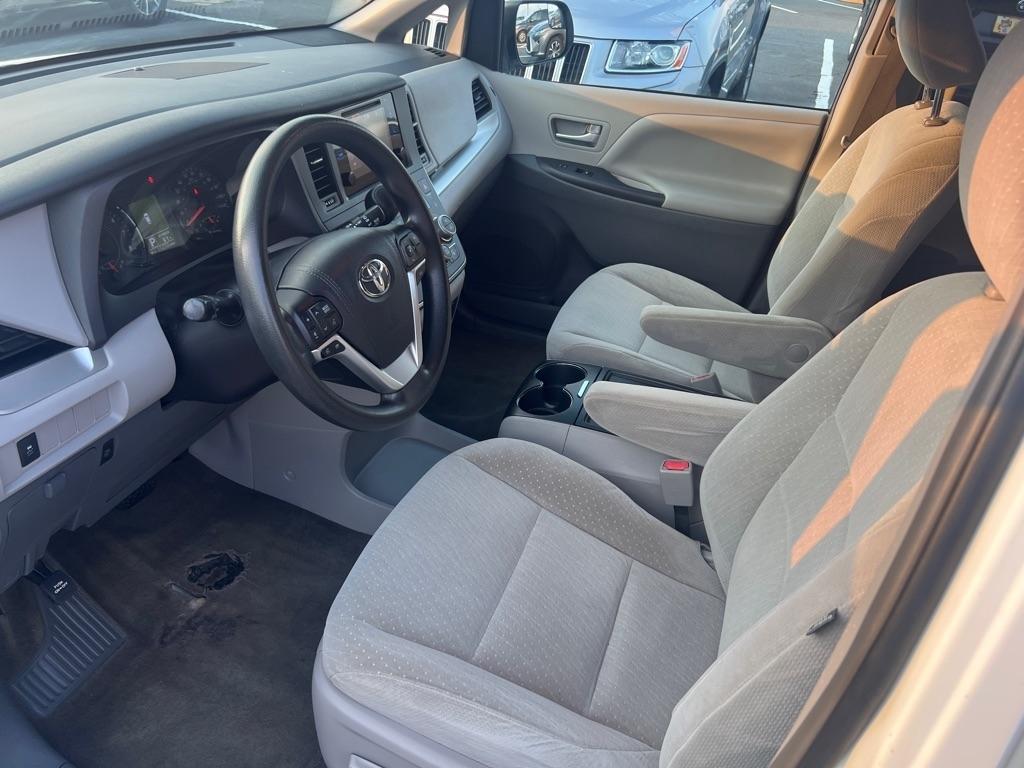 Toyota Sienna  2017