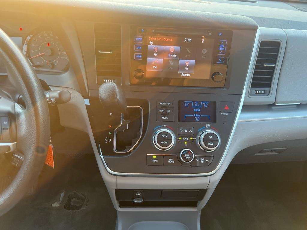 Toyota Sienna  2017