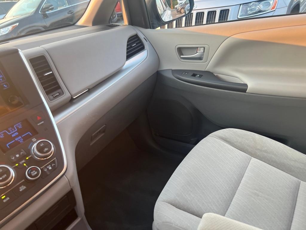 Toyota Sienna  2017