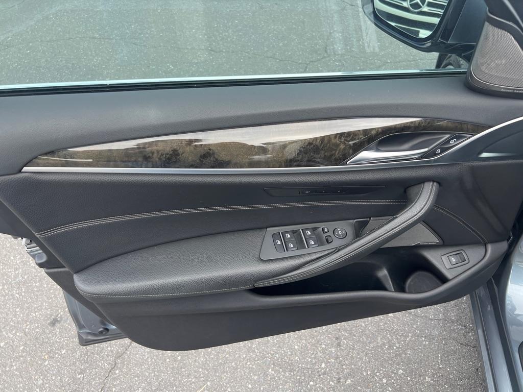 BMW 5-Series  2018