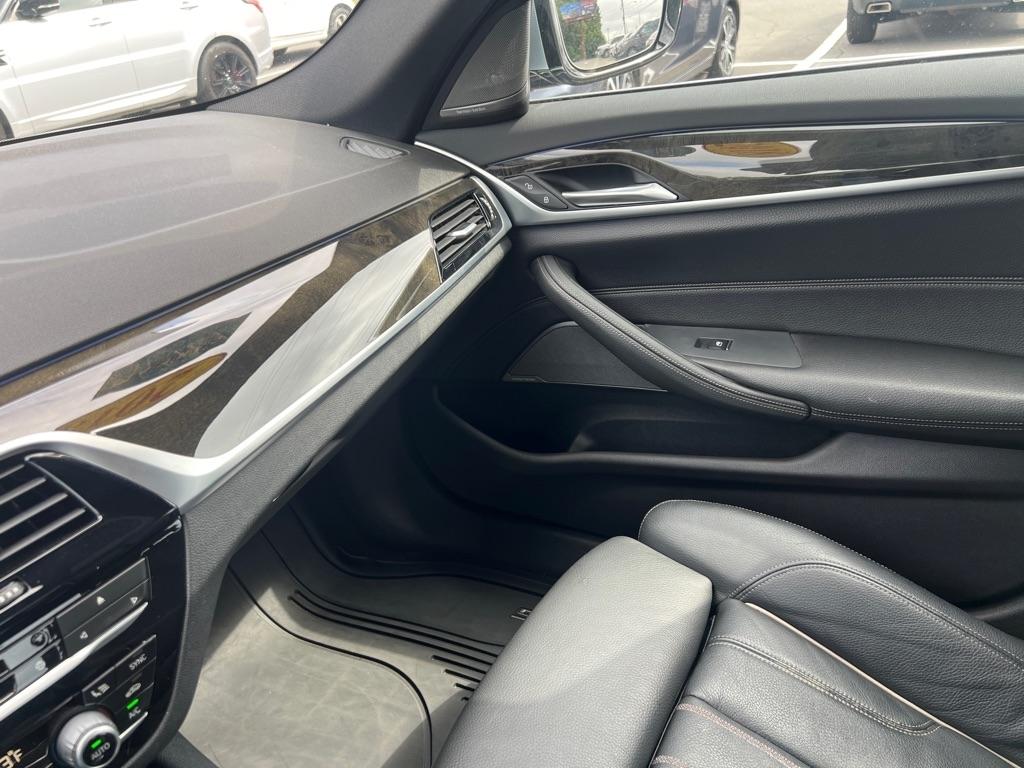 BMW 5-Series  2018