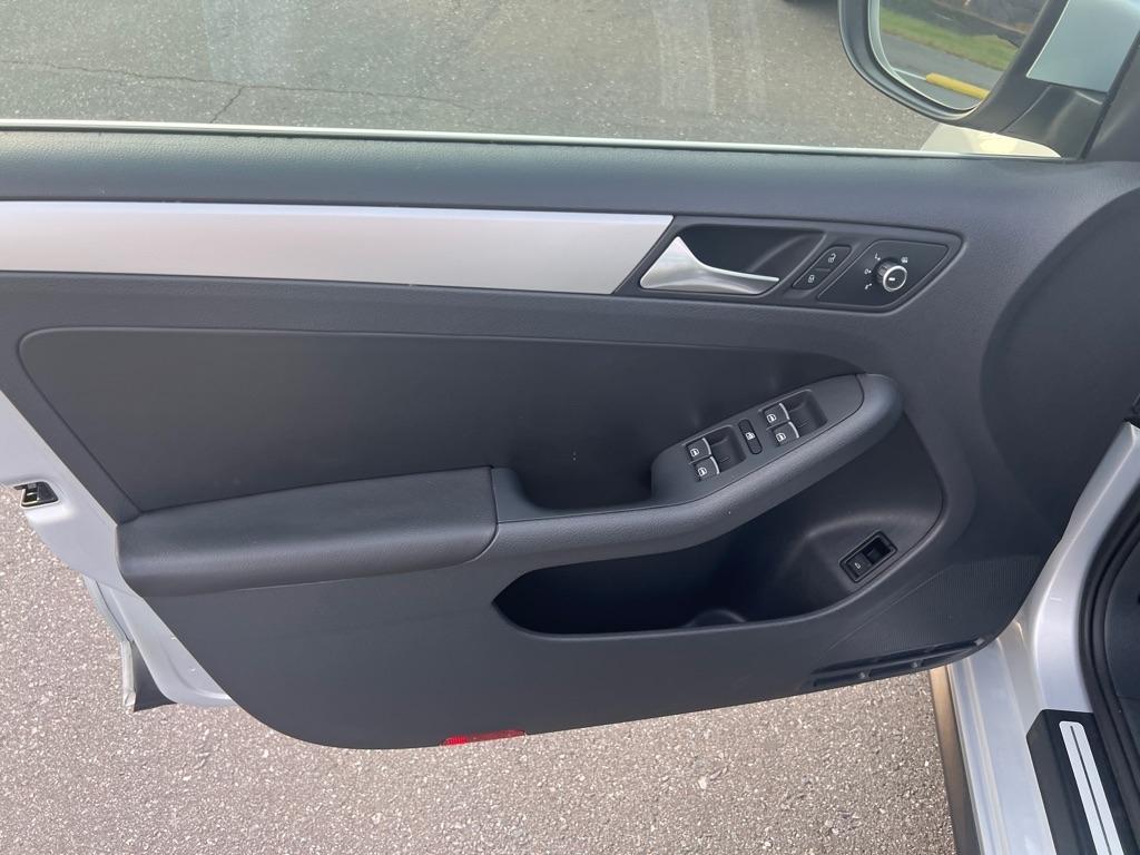 Volkswagen Jetta  2013