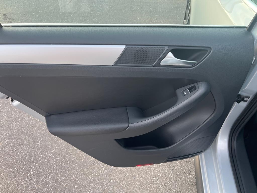 Volkswagen Jetta  2013
