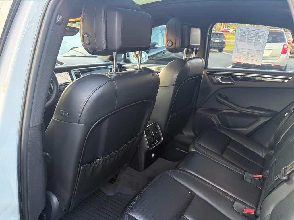 Porsche Macan  2016