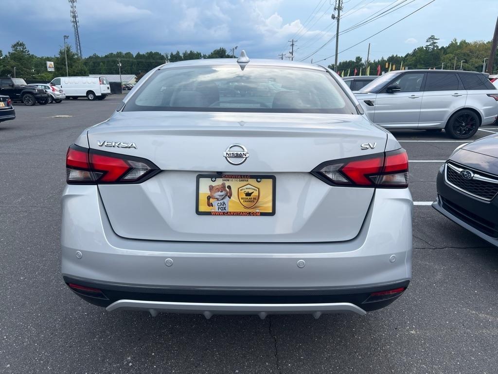 Nissan Versa  2021