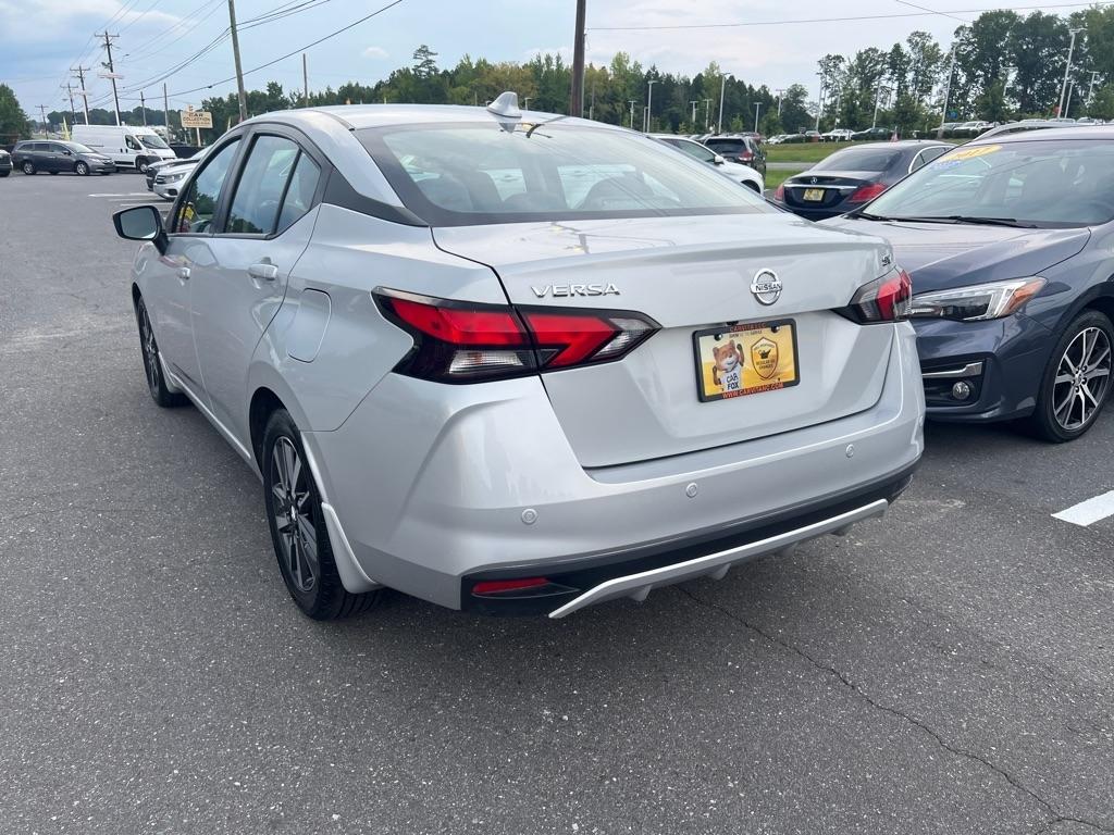 Nissan Versa  2021