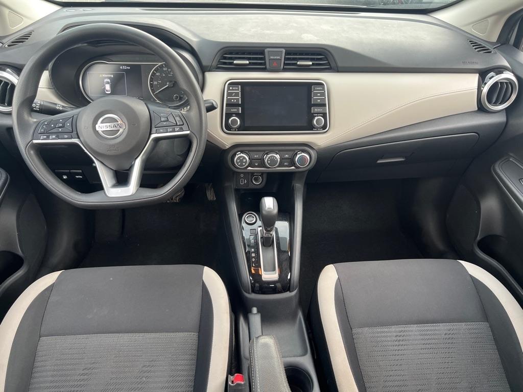 Nissan Versa  2021