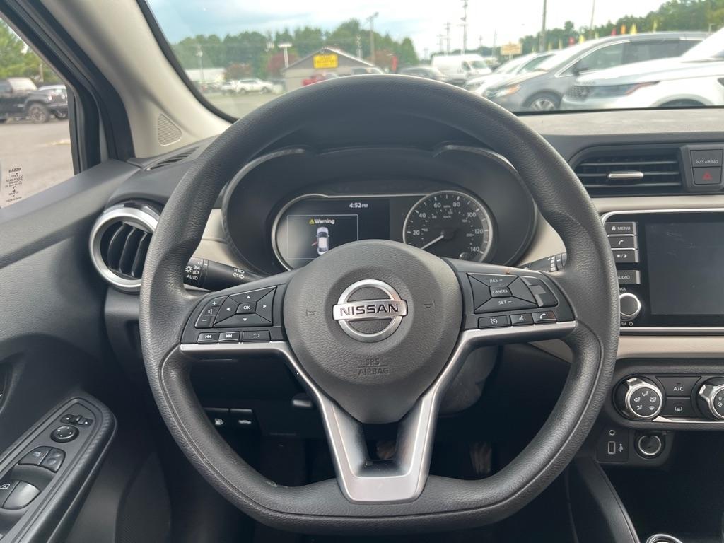 Nissan Versa  2021