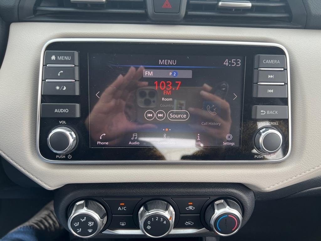 Nissan Versa  2021