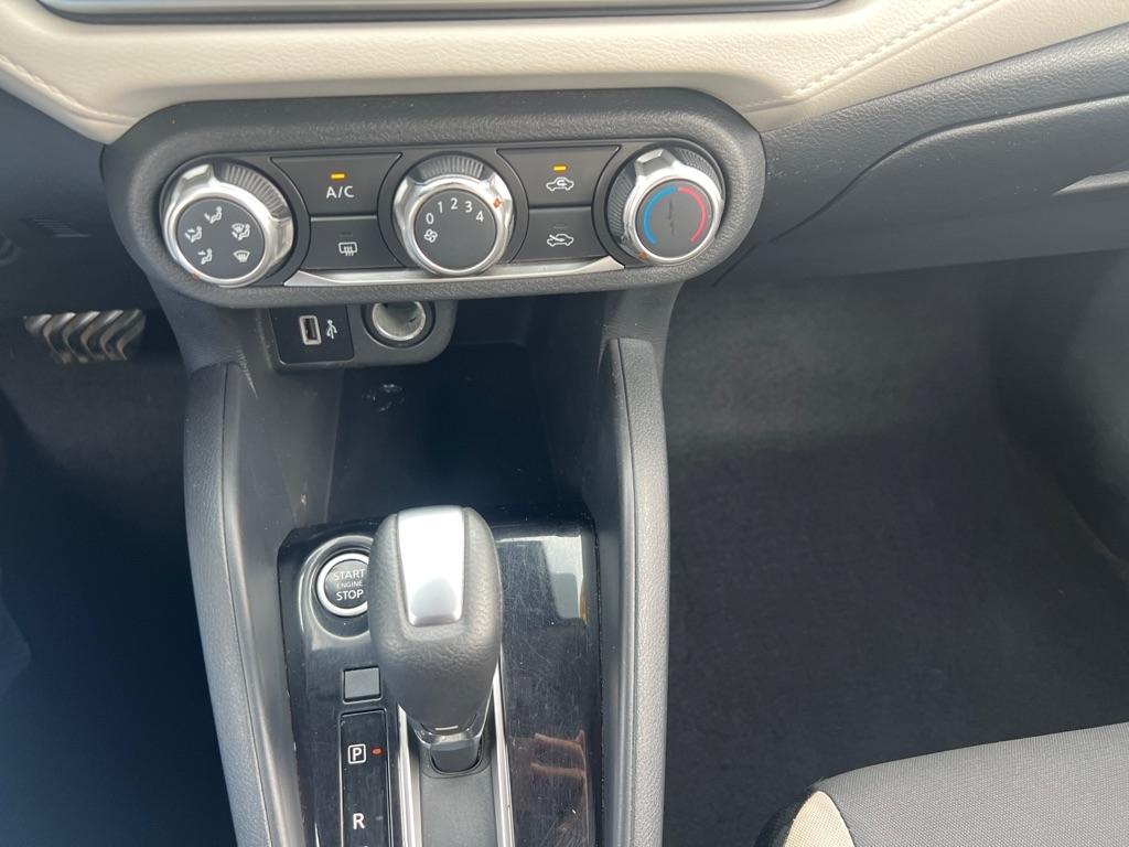Nissan Versa  2021