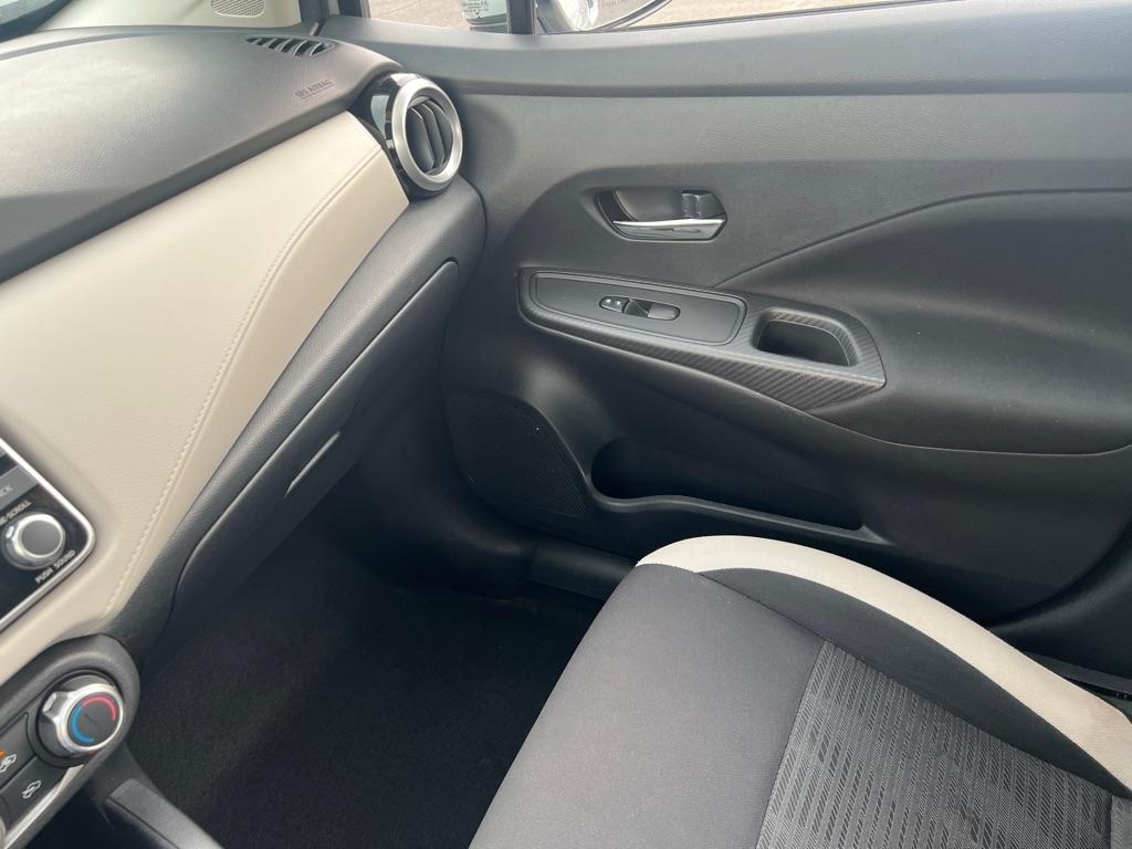 Nissan Versa  2021